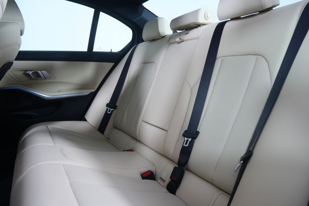 Thumbnail: 2023 BMW 3 Series - 16