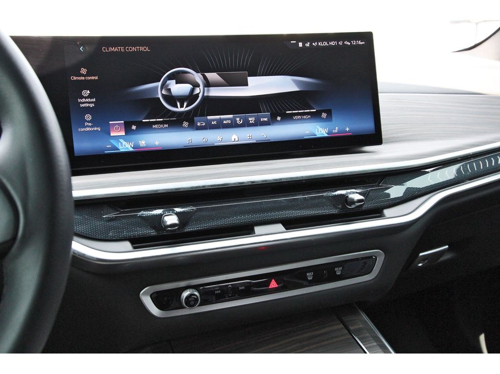 2025 BMW X5 sDrive40i White at DeMontrond Auto Country