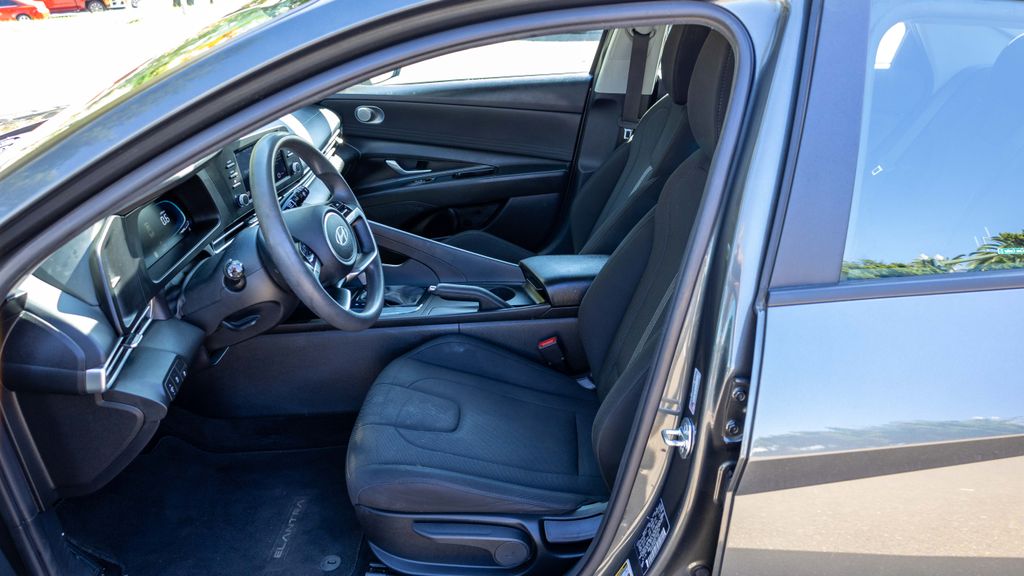Used 2024 Hyundai Elantra SE 4D Sedan