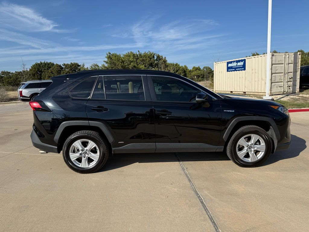 Thumbnail: 2021 Toyota RAV4 - 4