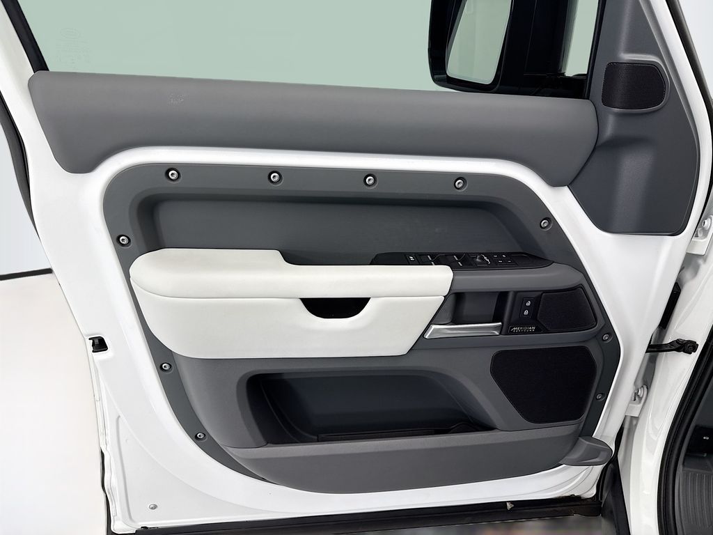 Thumbnail: 2025 Land Rover Defender - 23