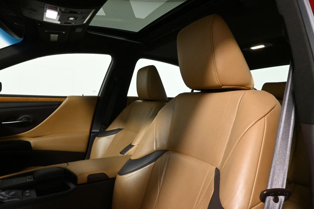 2019 Lexus ES Hybrid 300h Luxury 16