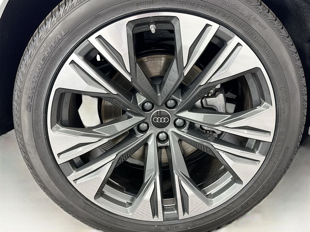 Thumbnail: 2026 Audi Q8 - 32