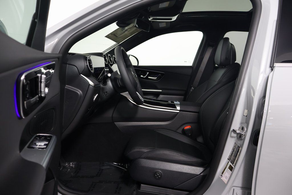 2025 Mercedes-Benz GLC 300 5