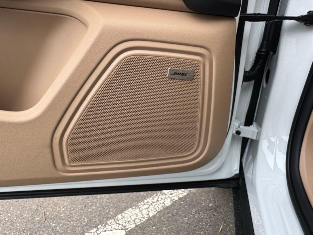 2025 Porsche Macan  25