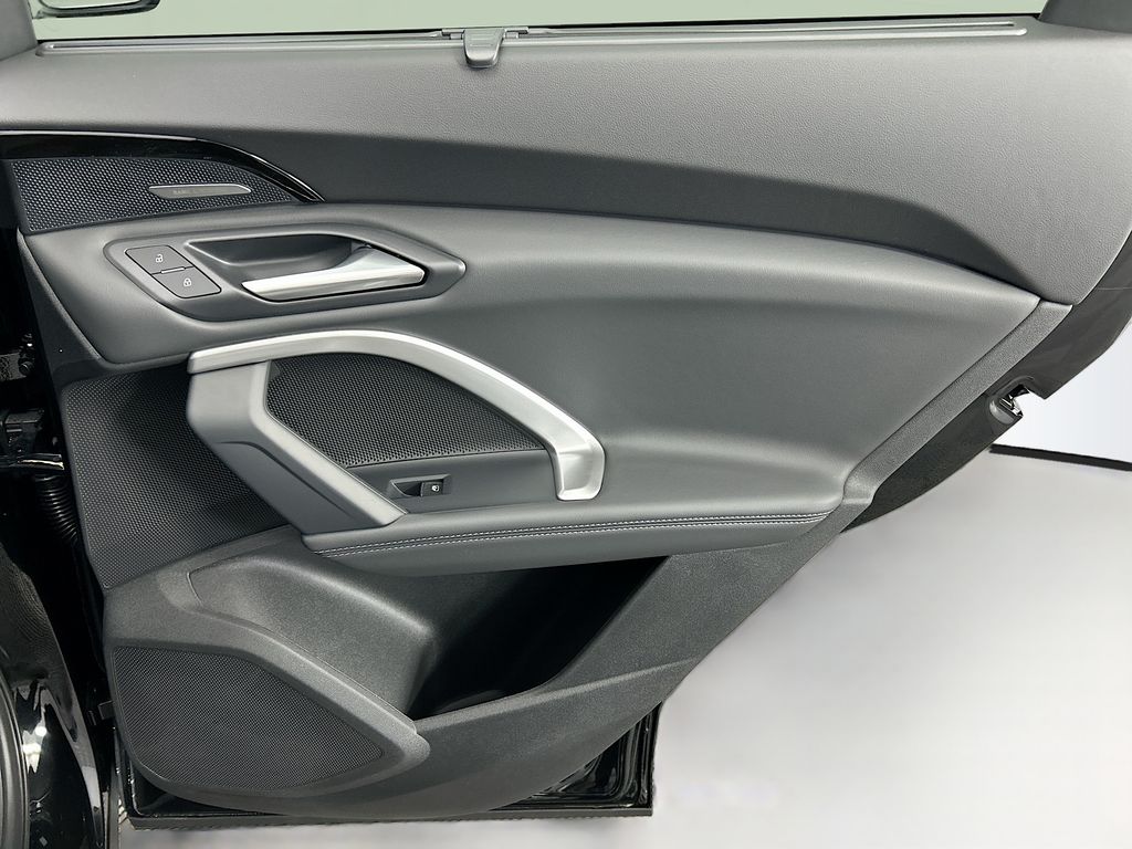 Thumbnail: 2025 Audi Q5 - 26