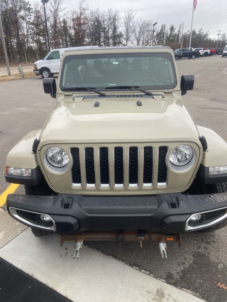 Brown (Limited Edition Gobi Clearcoat) 2022 Jeep Gladiator Overland Crew Cab 4WD Pickup Truck Four-Wheel Drive 8-Speed Automatic