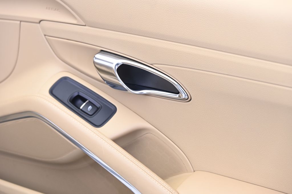 Thumbnail: 2015 Porsche 911 - 20