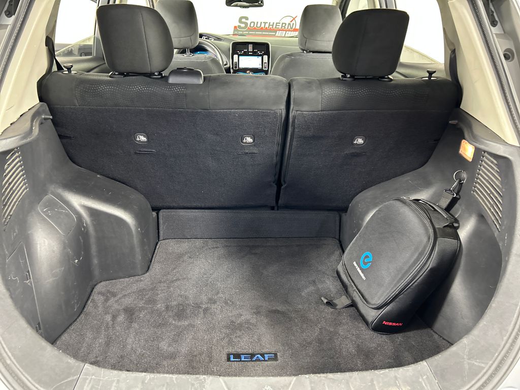 Used 2015 Silver Nissan SV image 20