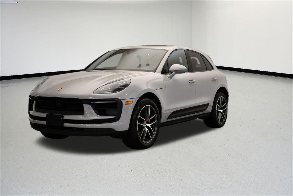 Thumbnail: 2024 Porsche Macan - 1