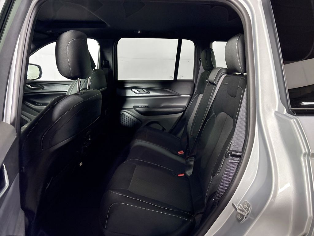 2026 Jeep Grand Cherokee Laredo X