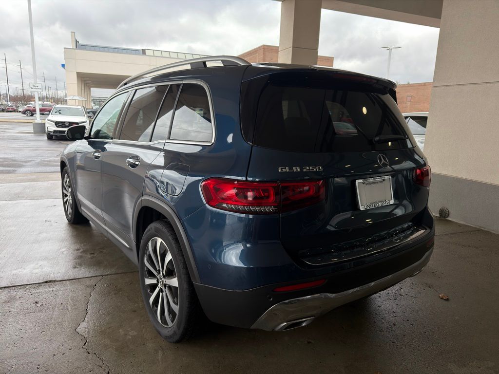 Thumbnail: 2023 Mercedes-Benz GLB - 3