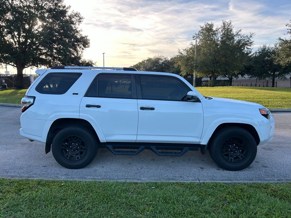 Thumbnail: 2022 Toyota 4Runner - 6