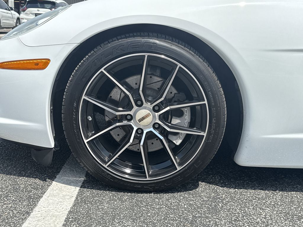 2005 Chevrolet Corvette Base - 8