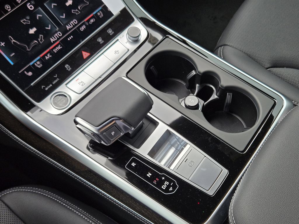 new 2025 Audi Q7 car, priced at $78,895