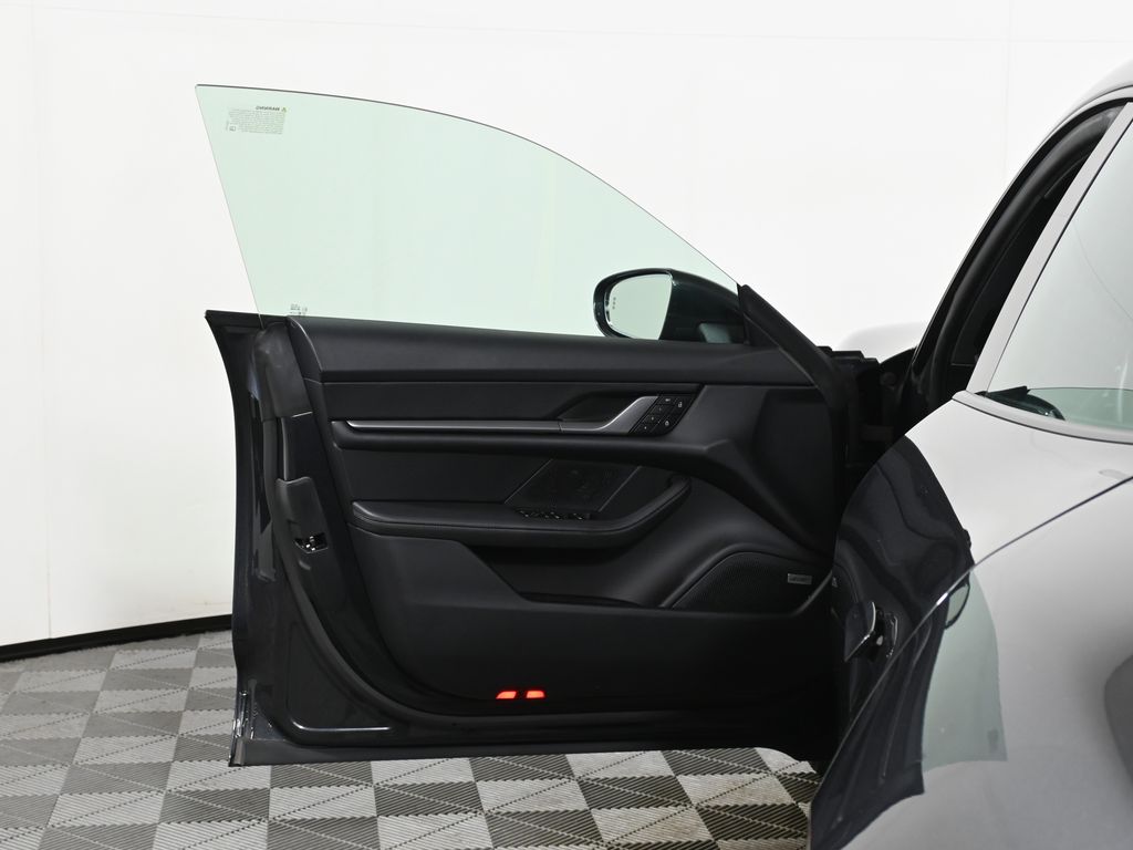 Thumbnail: 2025 Porsche Taycan - 30