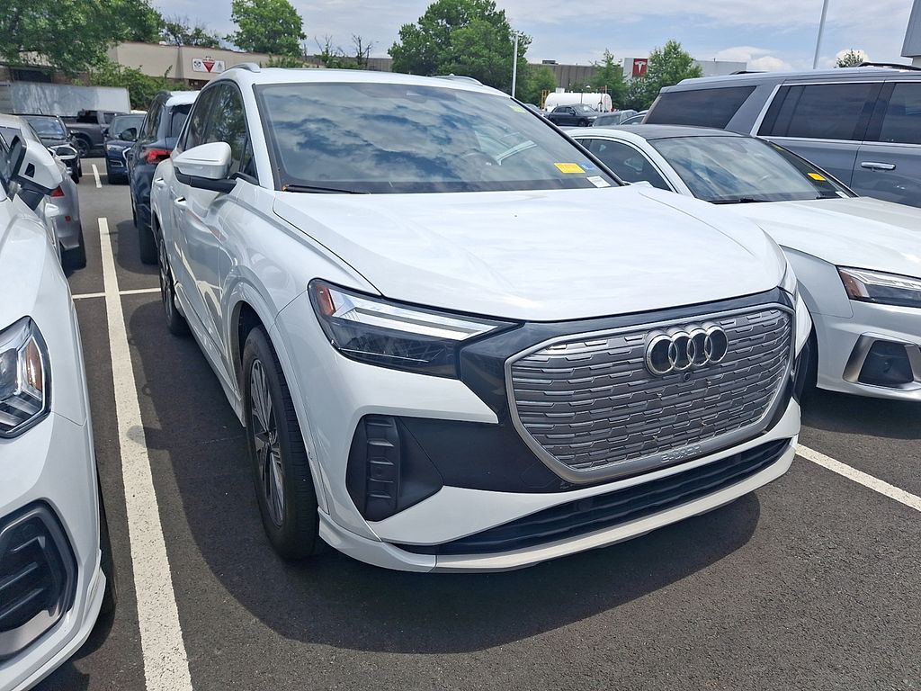 Thumbnail: 2023 Audi Q4 e-tron - 3