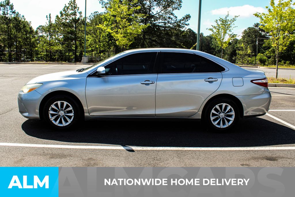 Used 2016 Silver Toyota LE image 5