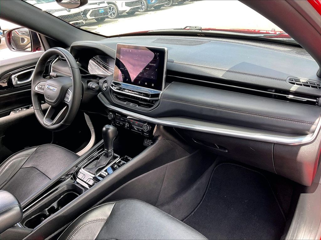 2023 Jeep Compass — photo 13
