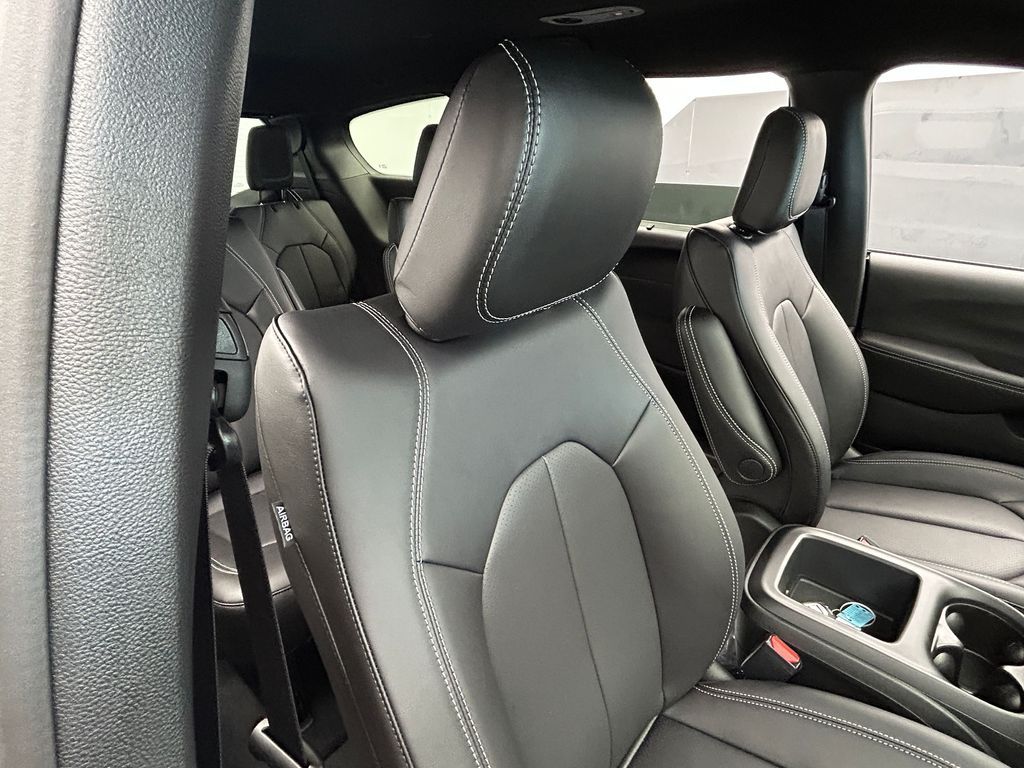 New 2026 Bright White Clearcoat Chrysler LX image 37