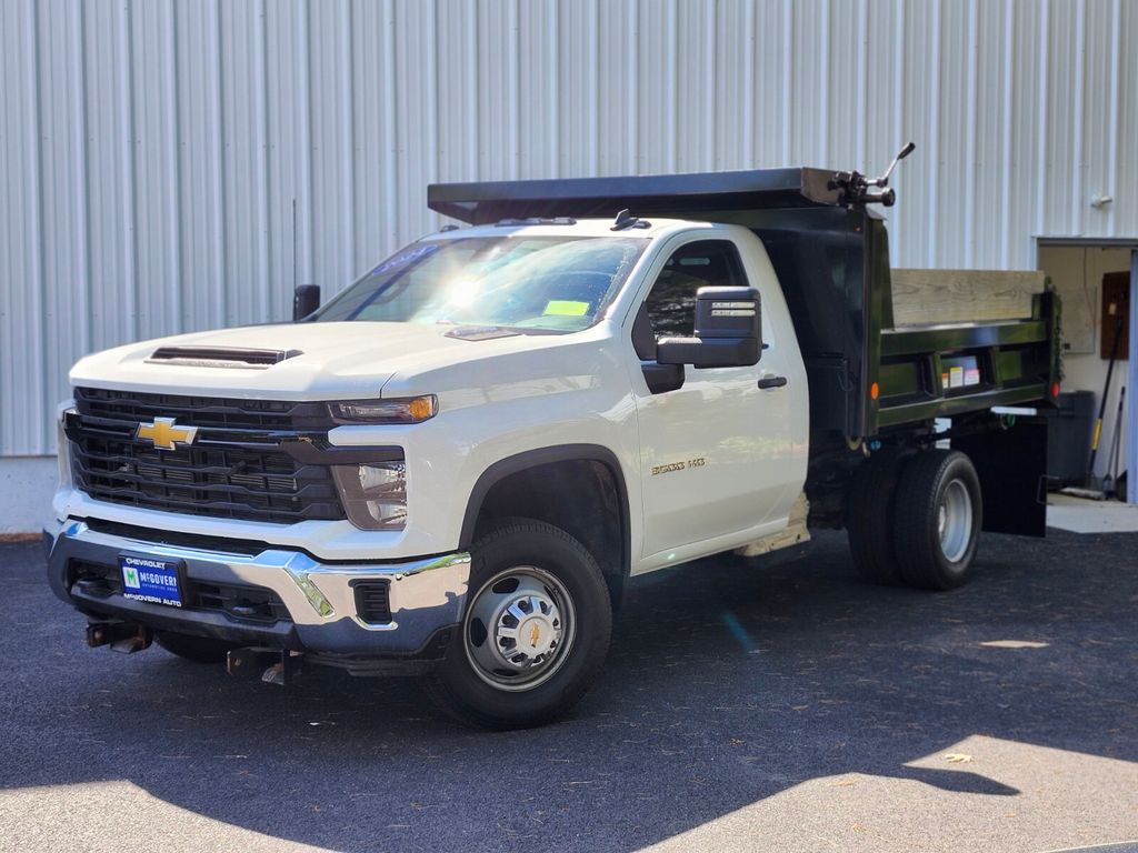 Summit White 2024 Chevrolet Silverado 3500HD Pickup Truck Four-Wheel Drive Automatic