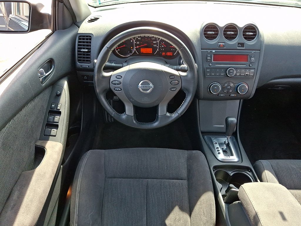 Thumbnail: 2010 Nissan Altima - 9