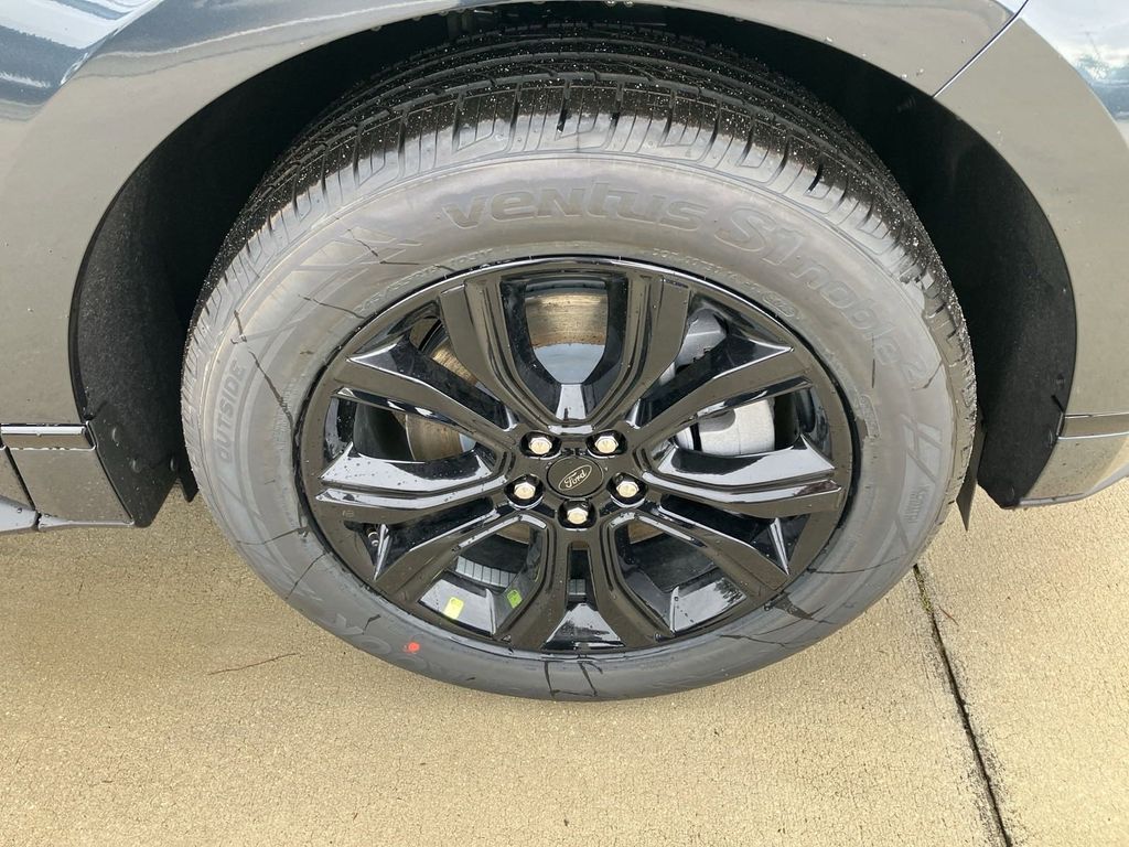2024 Ford Edge SE photo 9