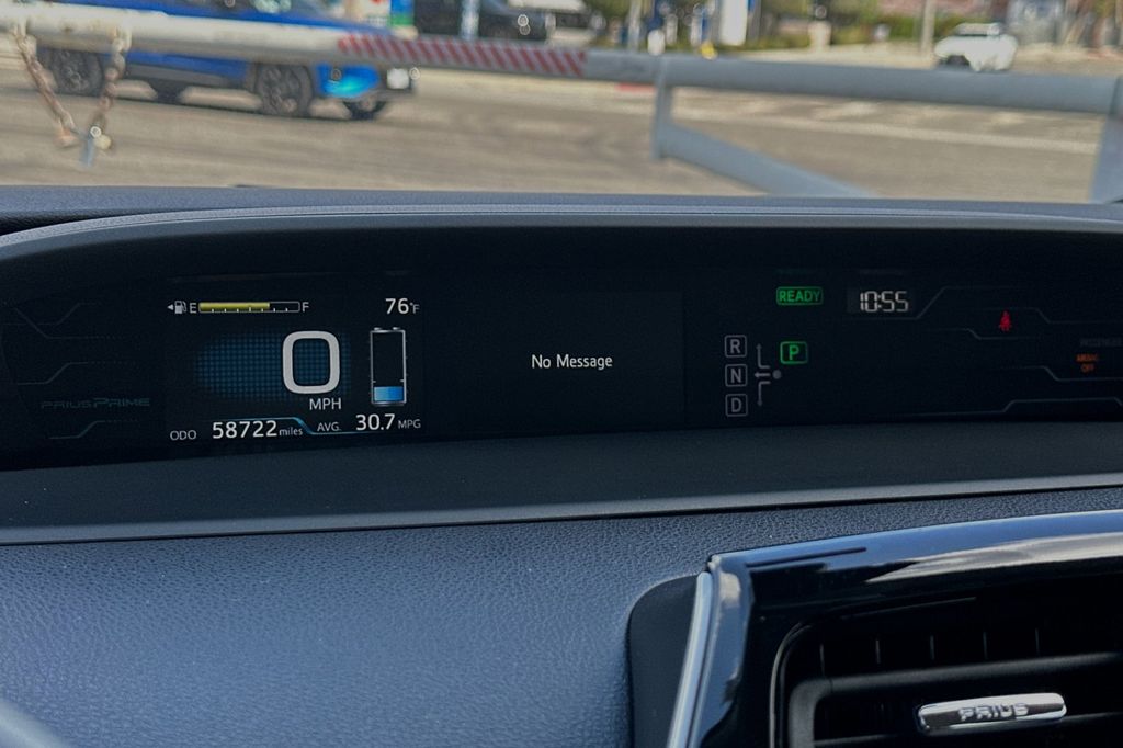 2018 Toyota Prius Prime Plus 27