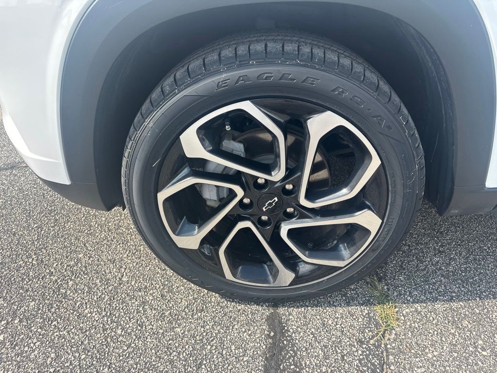 Used 2025 Chevrolet Trax SUV