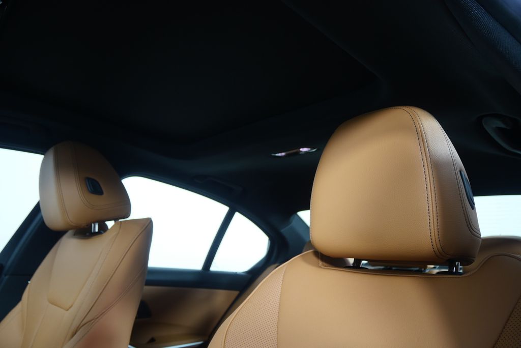 Thumbnail: 2026 BMW 3 Series - 13