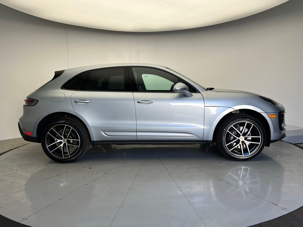 Thumbnail: 2026 Porsche Macan - 10
