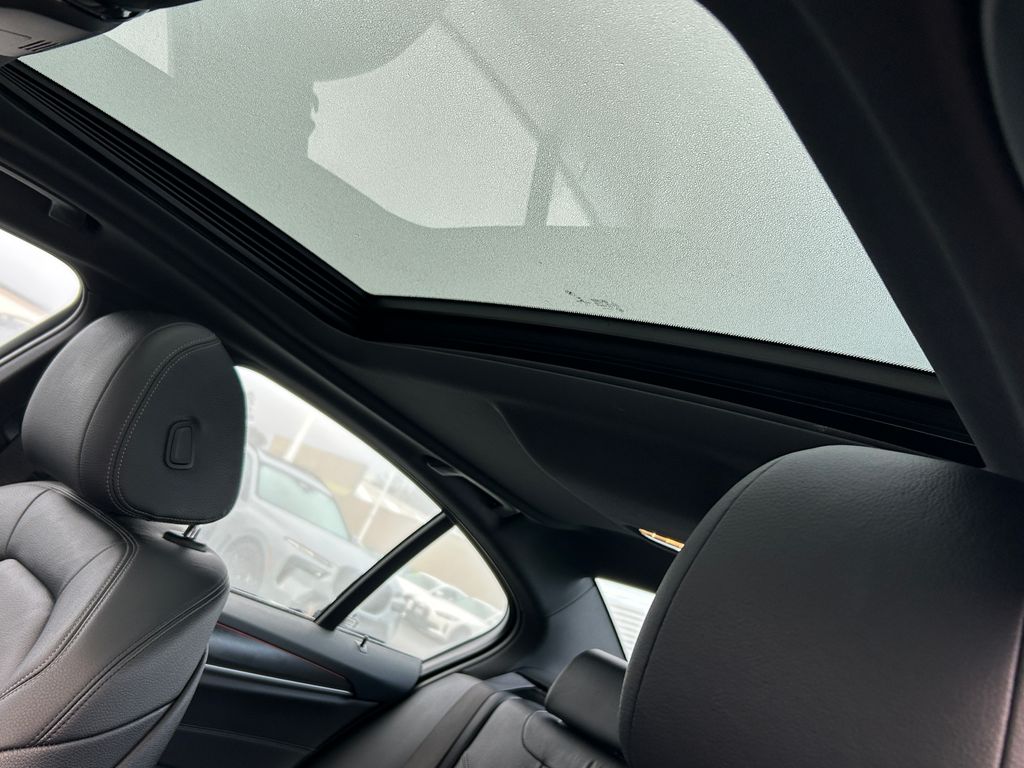 Thumbnail: 2022 BMW 5 Series - 16