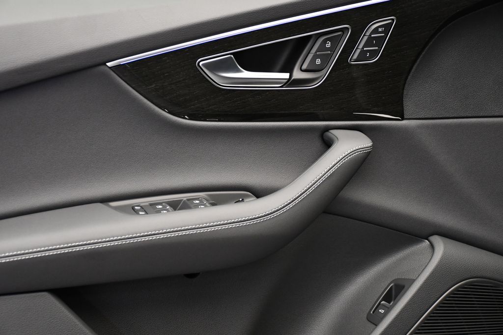 2025 Audi Q7  32