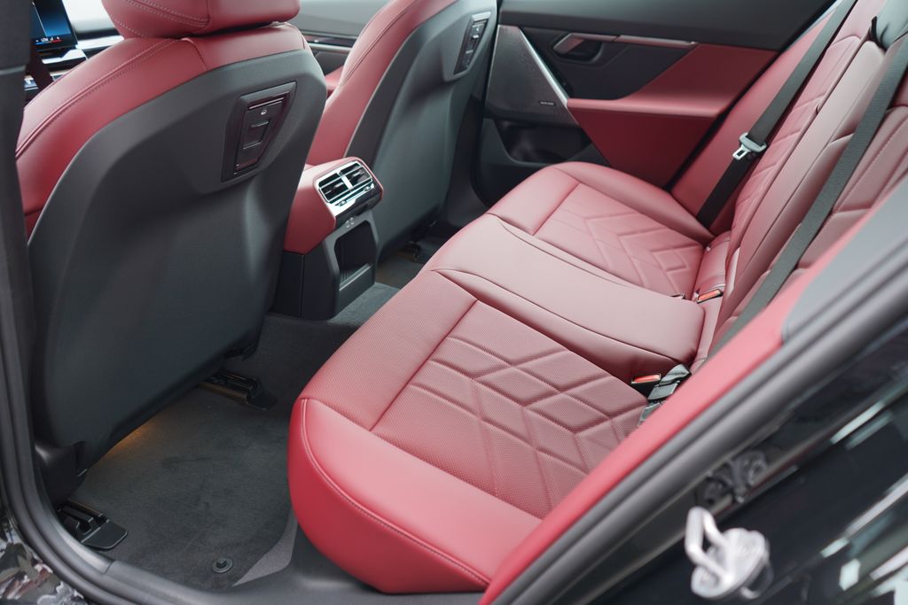 Thumbnail: 2026 BMW i5 - 19