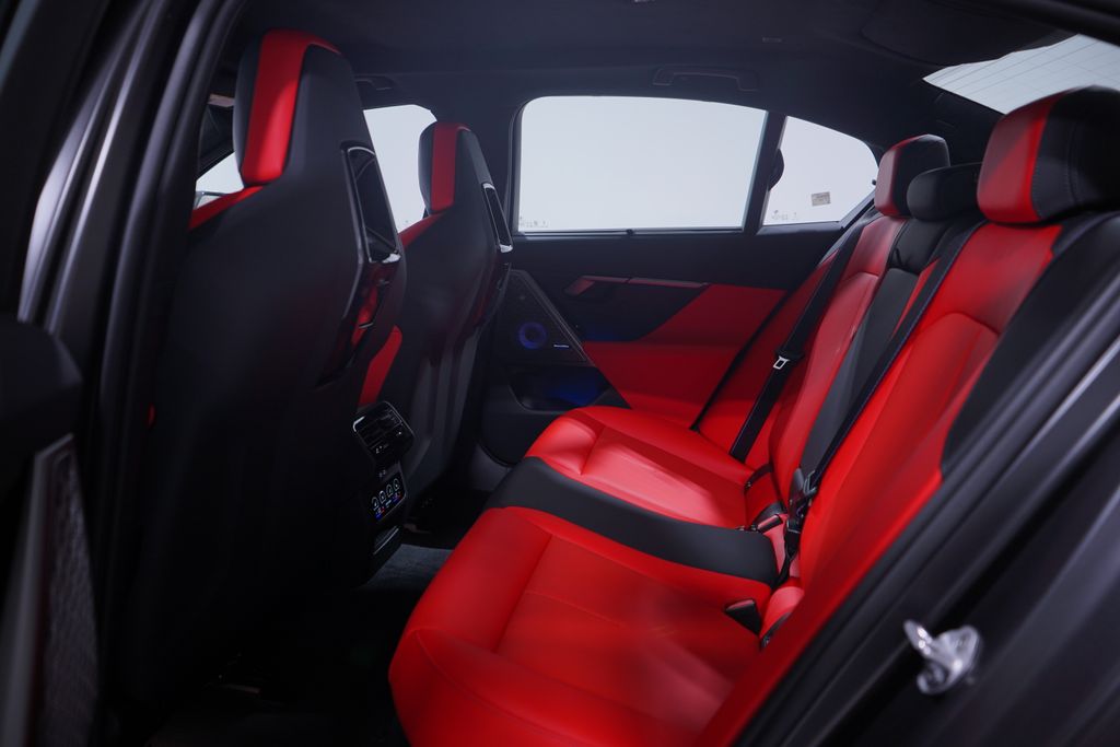 Thumbnail: 2026 BMW M5 - 9