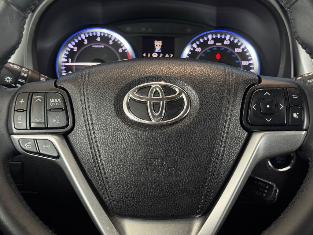 2015 Toyota Highlander XLE V6 Silver at Autostrade