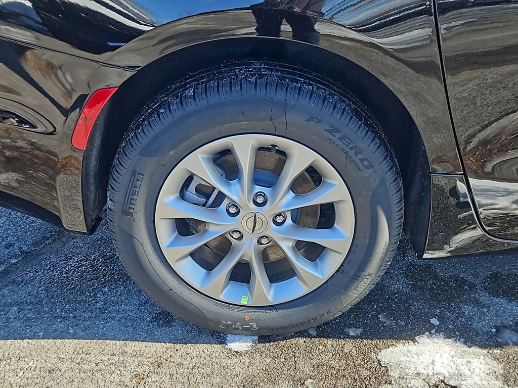2025 Chrysler Pacifica  photo