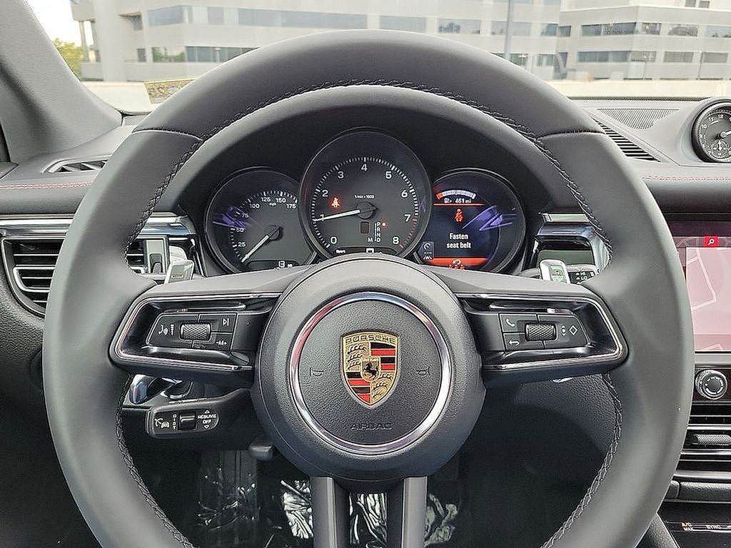 Thumbnail: 2025 Porsche Macan - 22
