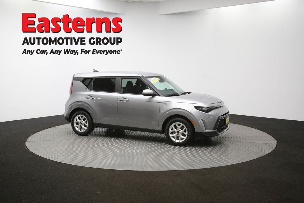 Used 2023  Kia LX image 46