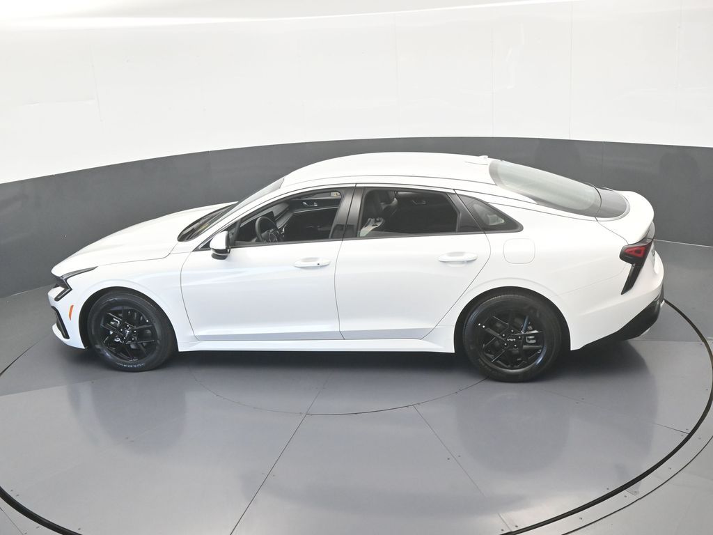 New 2025 Snow White Pearl Kia LXS image 42