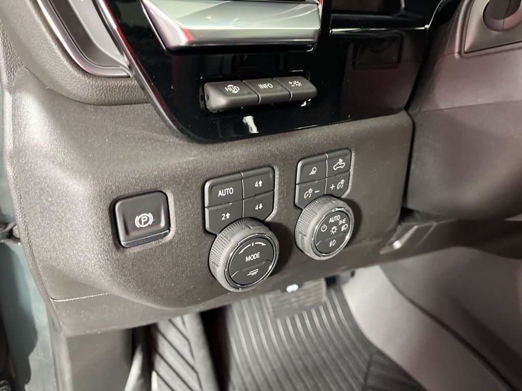 Thumbnail: 2026 Chevrolet Silverado 2500 - 32