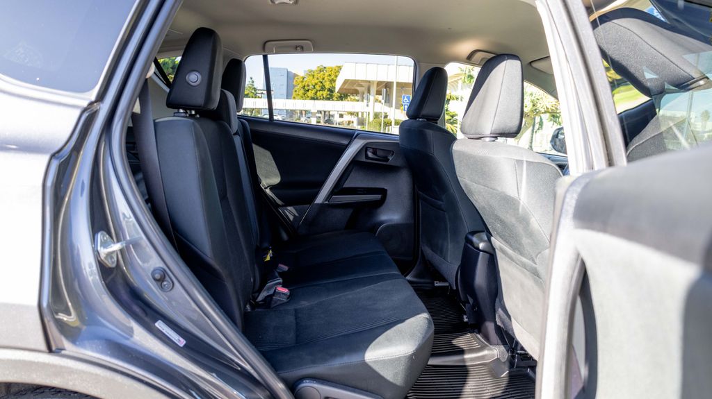 Used 2018 Toyota RAV4 LE 4D Sport Utility