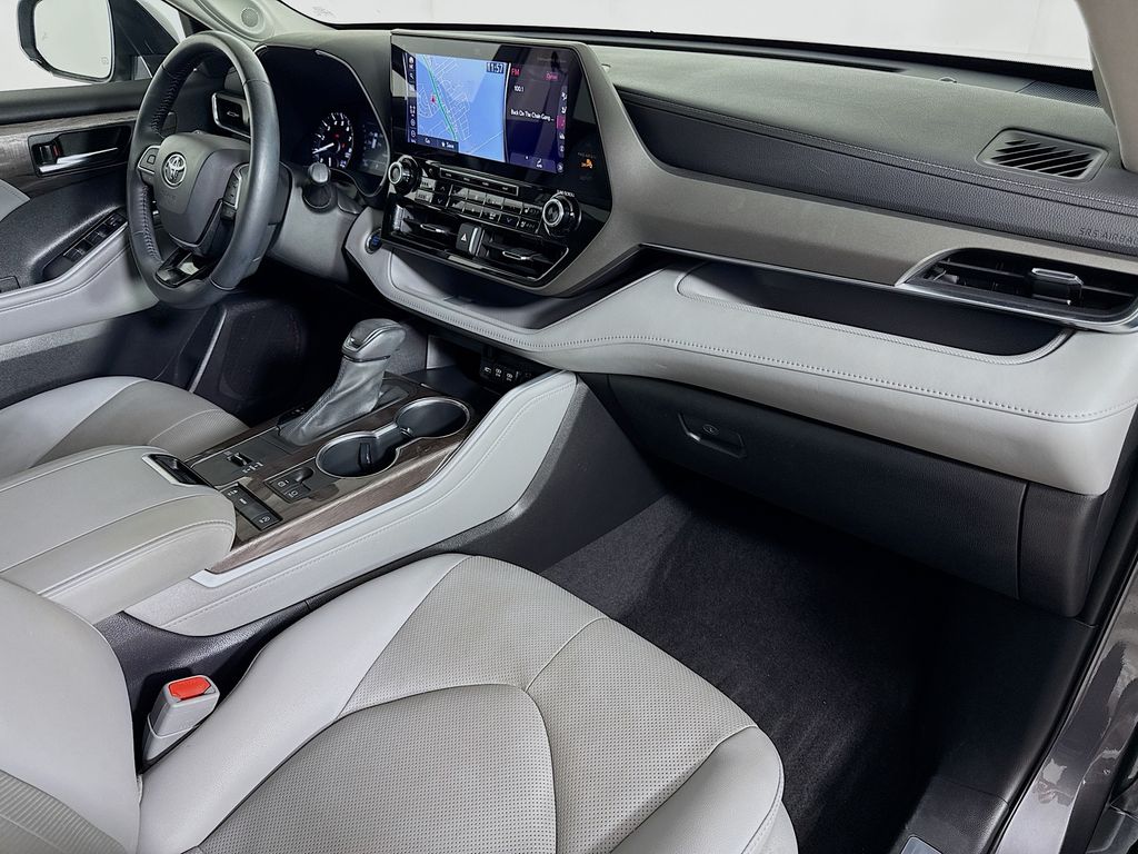 Thumbnail: 2020 Toyota Highlander - 30