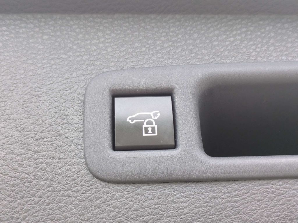 Used 2025 Toyota Sienna Van