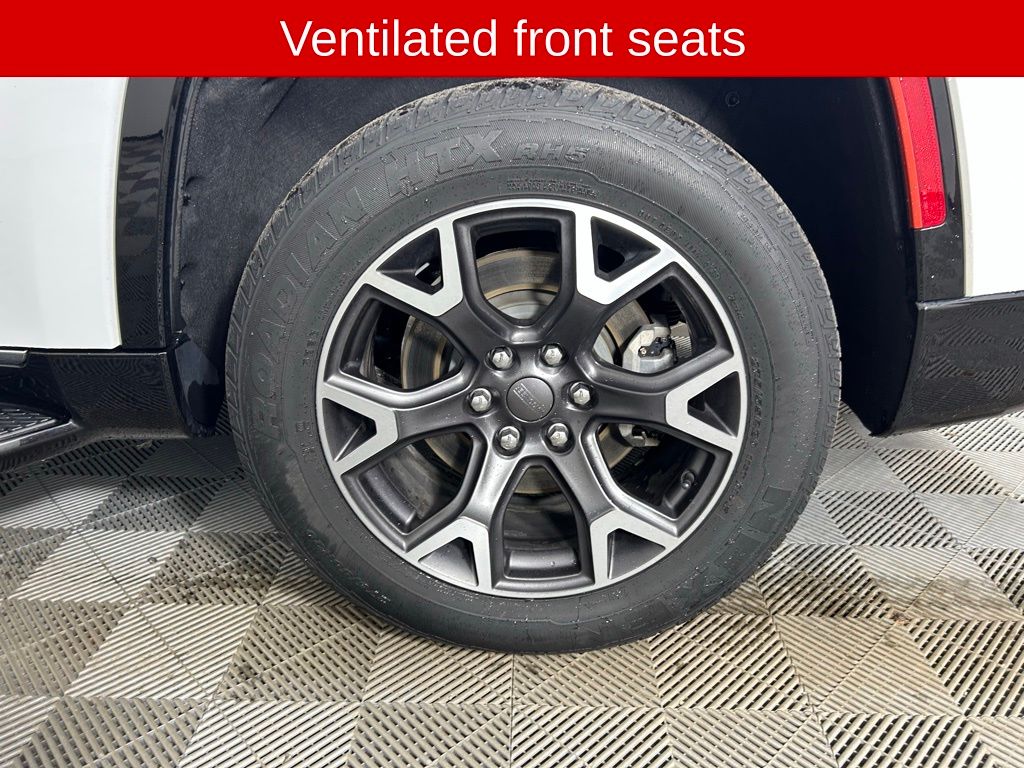 Used 2023 White Jeep Series III image 24