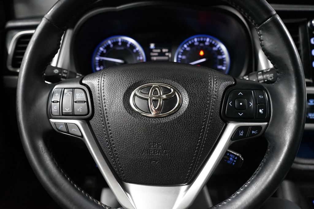 Thumbnail: 2018 Toyota Highlander - 12