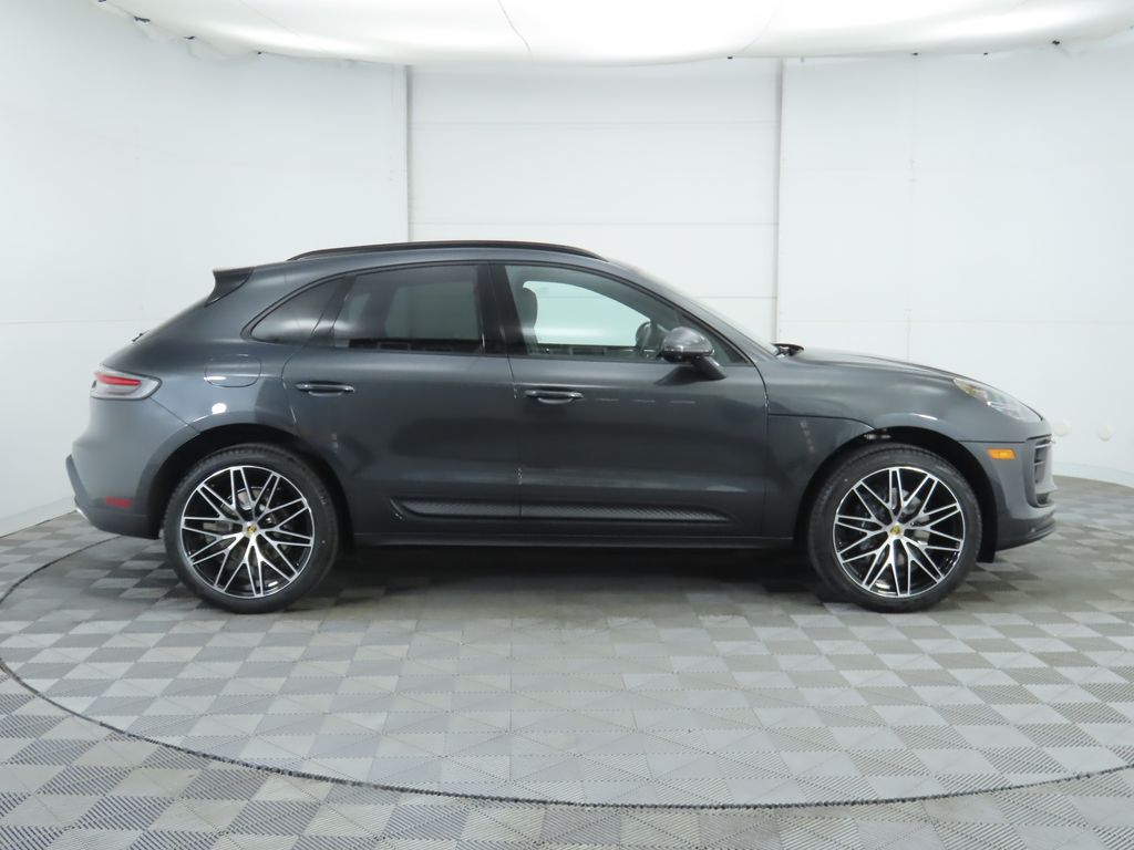 Thumbnail: 2025 Porsche Macan - 8