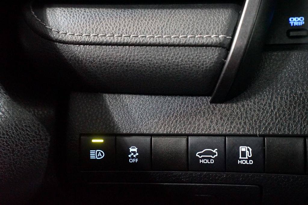 Thumbnail: 2020 Toyota Camry - 22