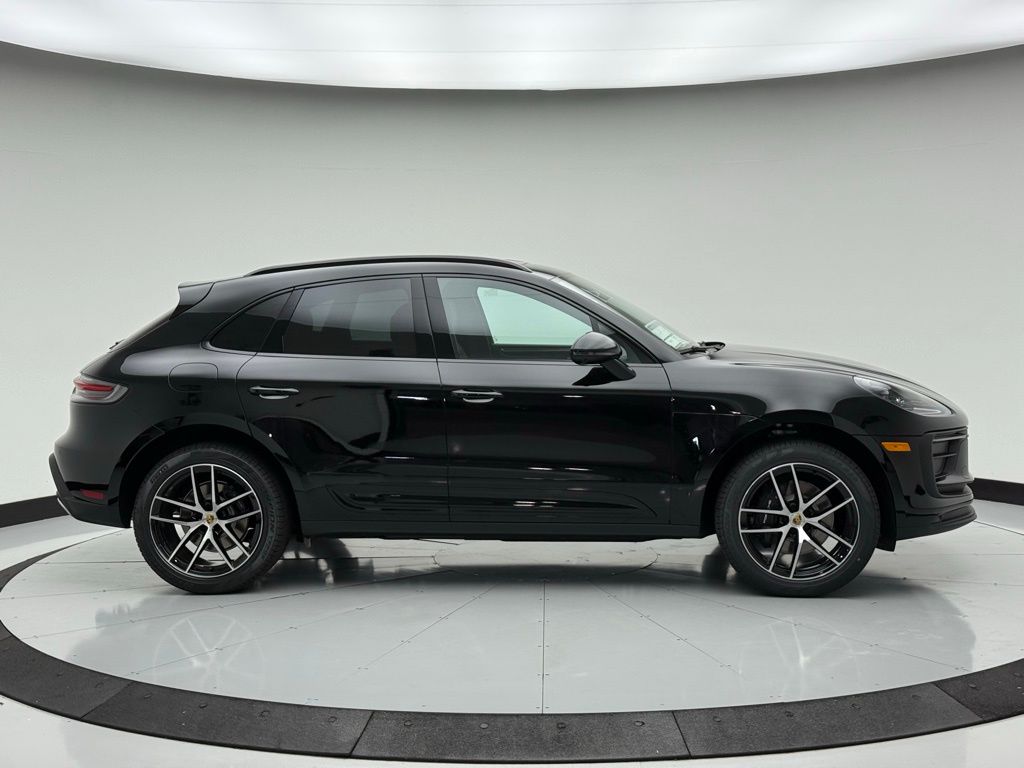 Thumbnail: 2025 Porsche Macan - 8