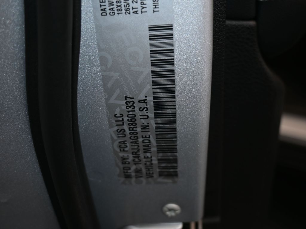 Used 2024 Silver Zynith Jeep Laredo image 18